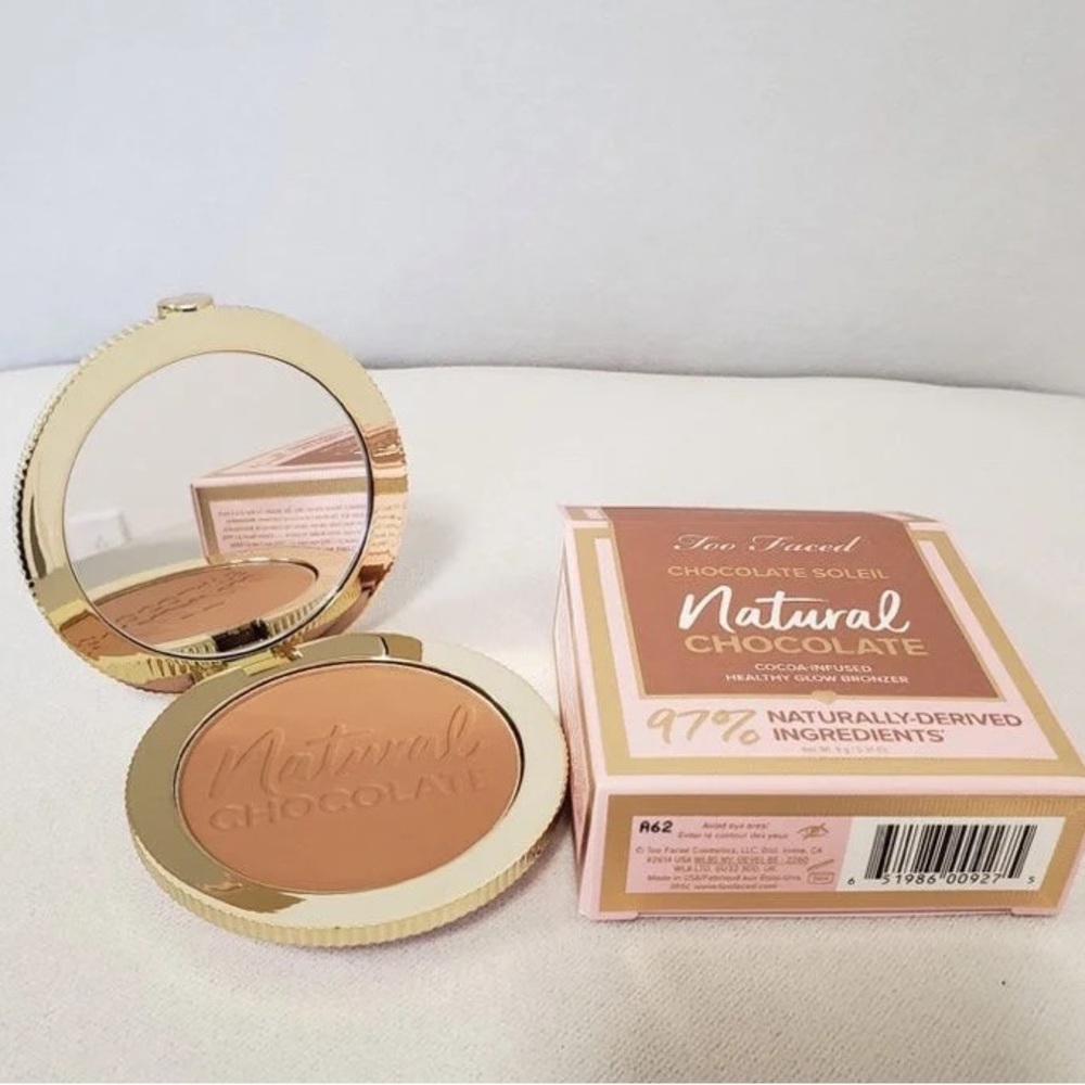 Too Faced Natural Chocolate Heathy Glow Bronzer in Golden Cocoa
